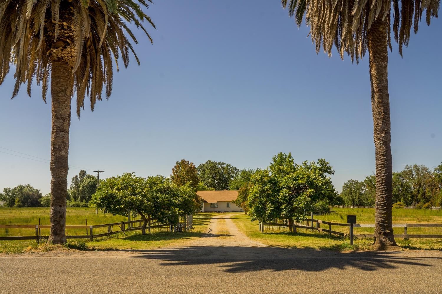 35 Acres, 15045 E Ashlan Avenue, Sanger, CA 93657 Land and Farm