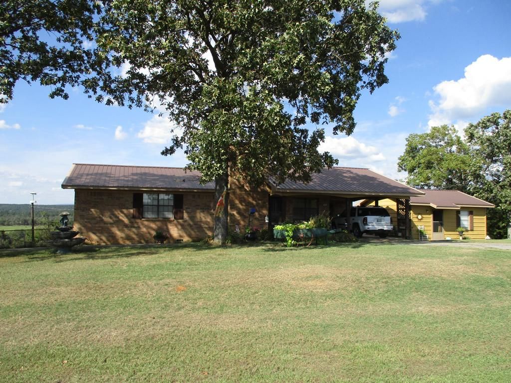 21524 Conser Road, Hodgen, OK 74937 Land and Farm