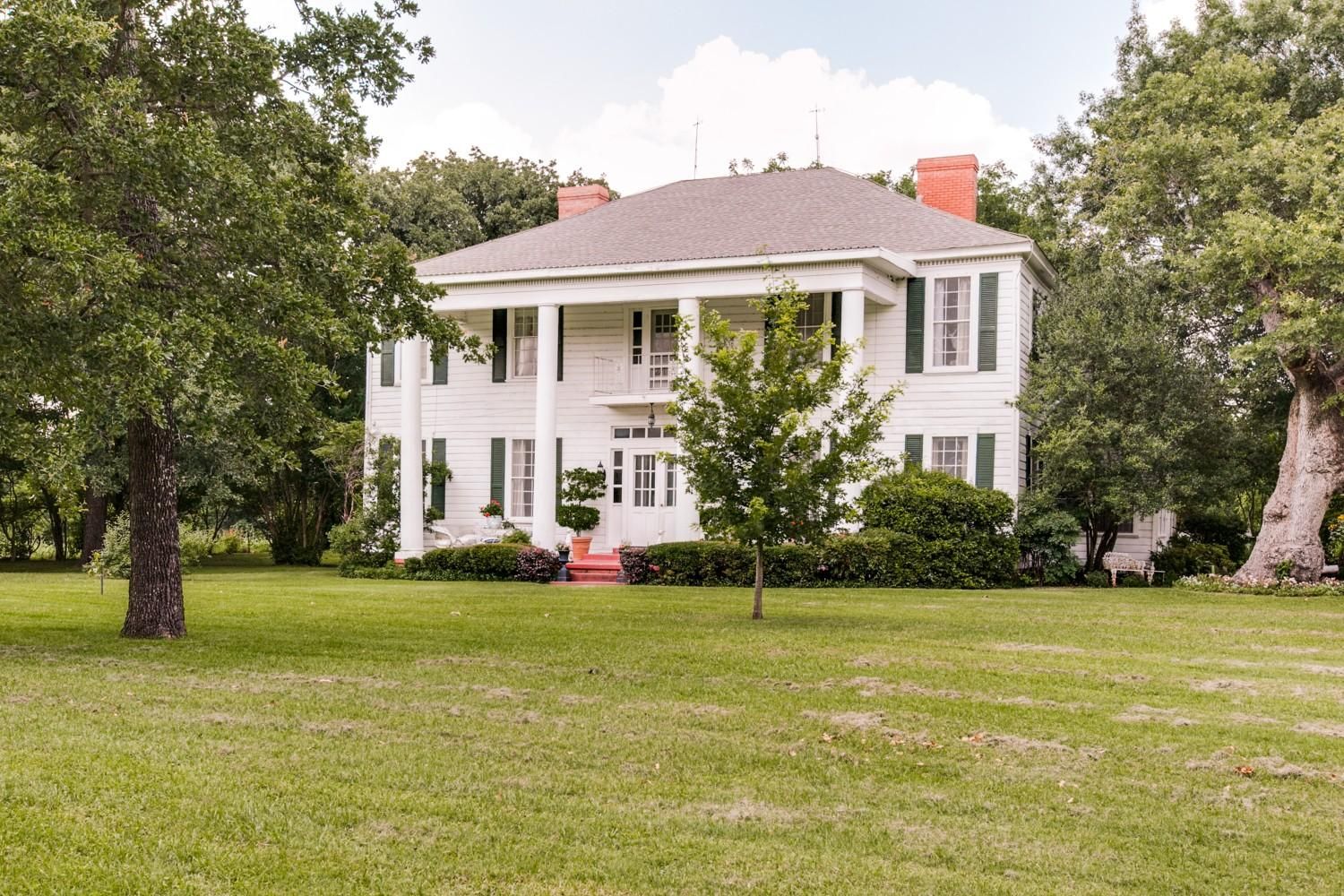 3043 NE County Road 1030 NW, Chatfield, TX 75105 Land and Farm