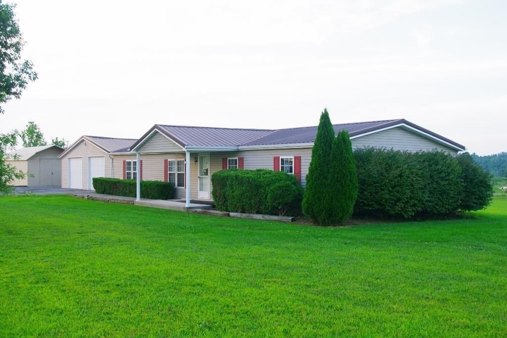 6 Acres, 1886 Dangerfield Road, Hodgenville, KY 42748 Land and Farm