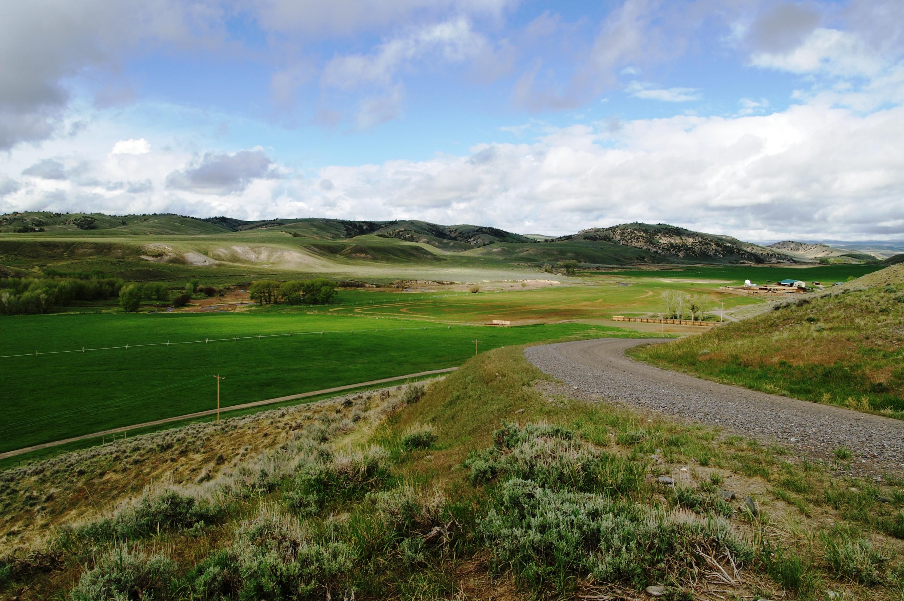 318 Meeteetse Creek RD, Meeteetse, WY 82433 Land and Farm