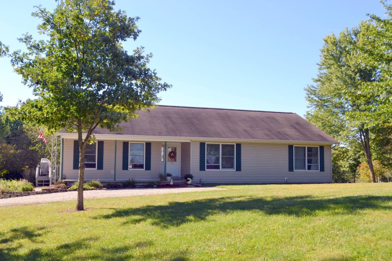 5 Acres, 14079 Finney Road, Girard, IL 62640 Land and Farm