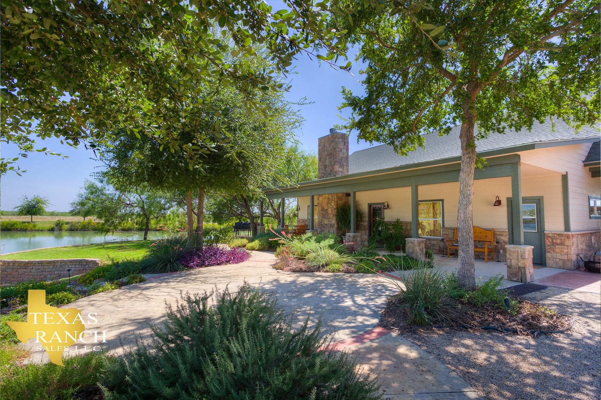 1,057 acres in D'Hanis, TX, 78850 Land and Farm