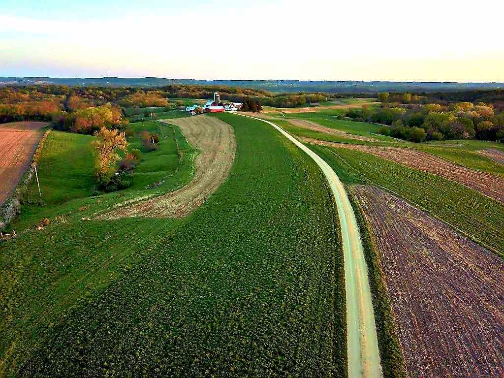 313.67 Acres, 6629 Hwy 133, Cassville, WI 53806 Land and Farm