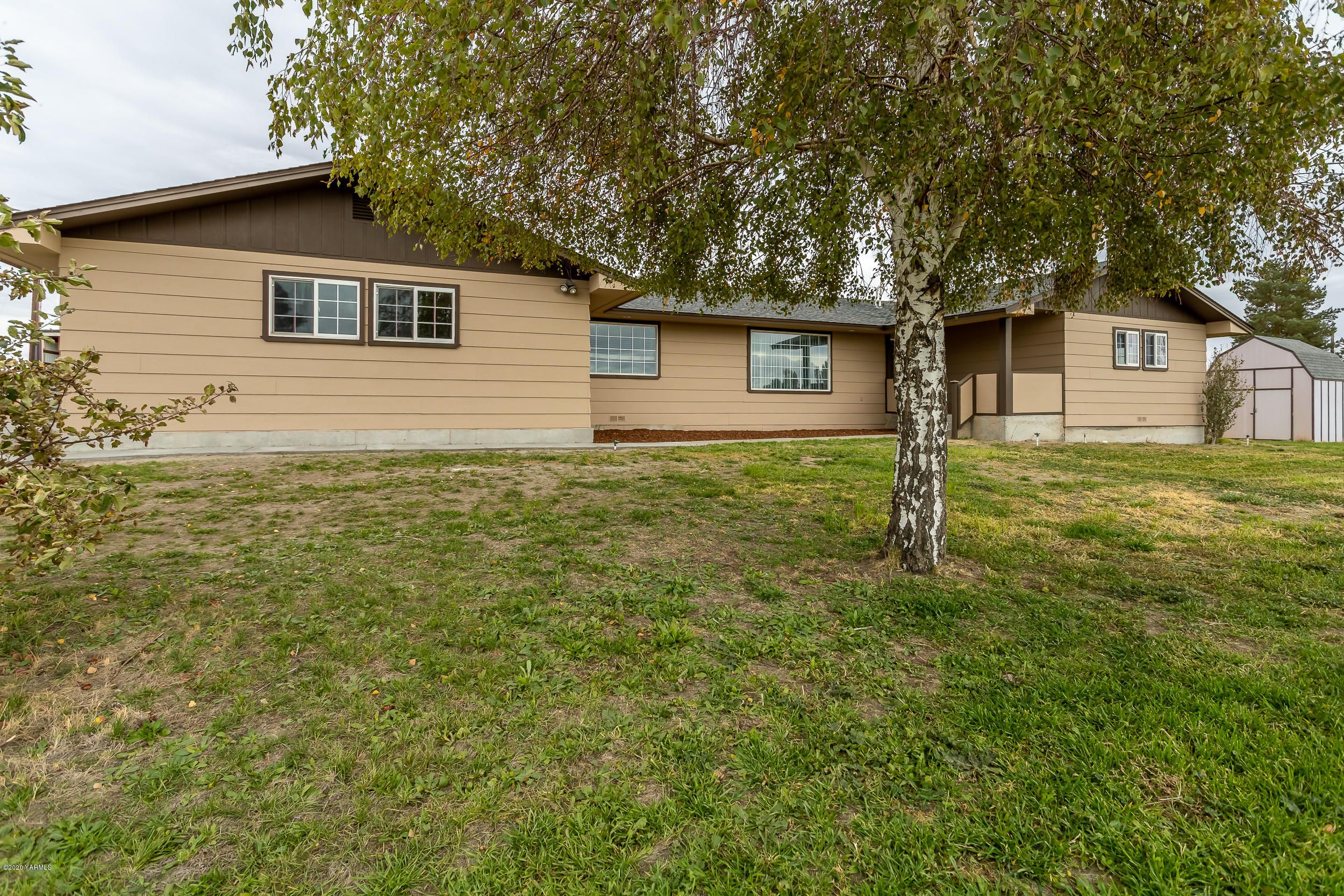 2 Acres, 261 Valley View Rd, Zillah, WA 98953 Land and Farm