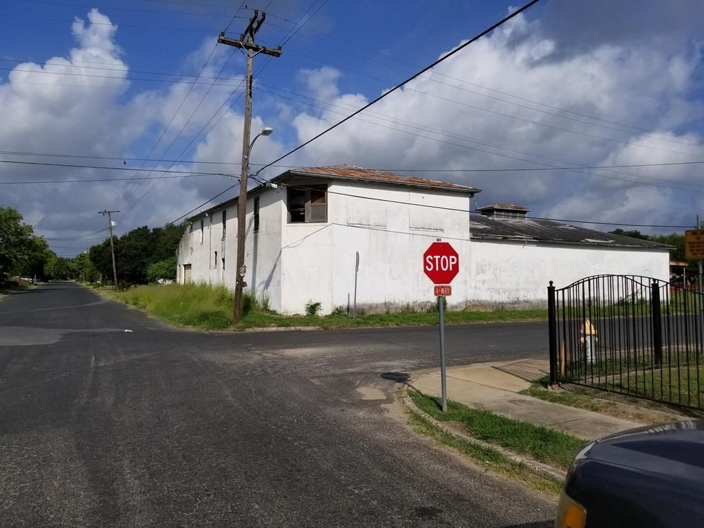 701 North Avenue D, Beeville, TX 78102 MLS 110542 Land and Farm