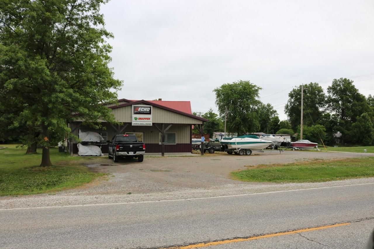 110 Kinmundy Road, Louisville, IL 62858 Land and Farm