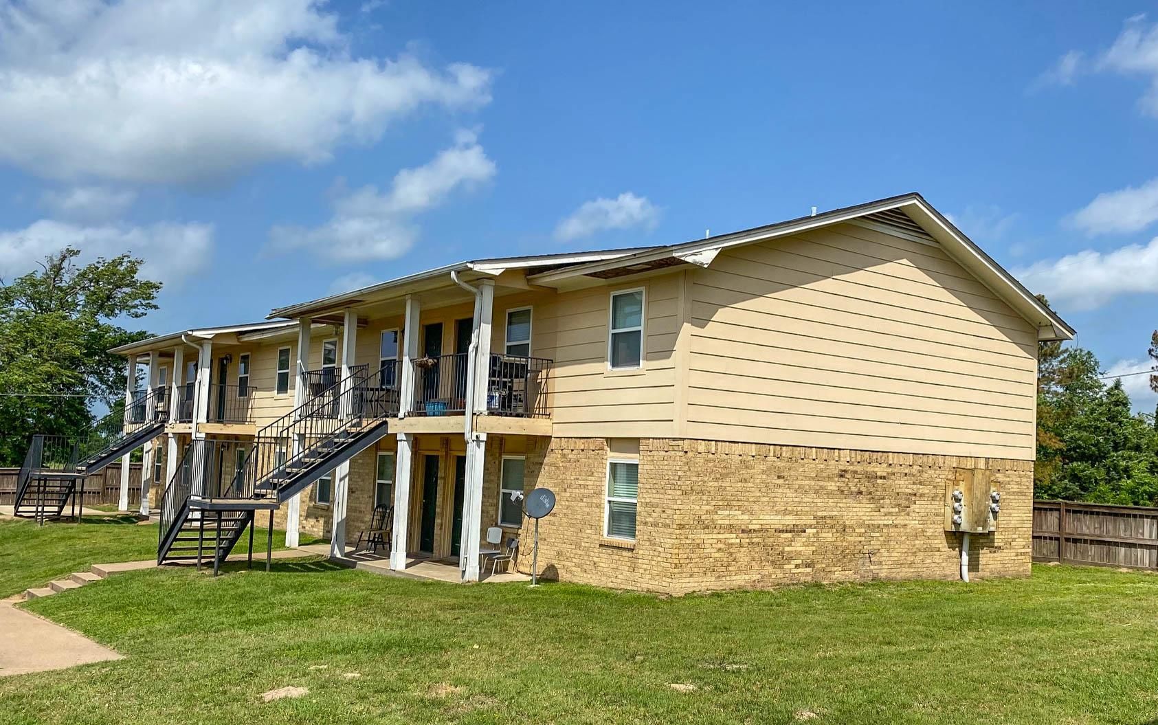 3.1 Acres, 801 and 807 Wheelock Street, Franklin, TX 77856 Land and Farm