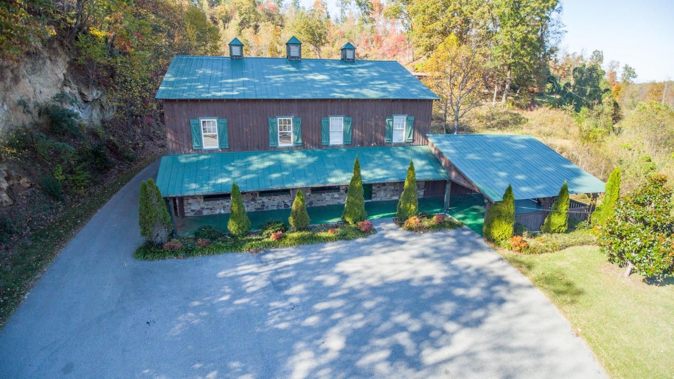 1.37 Acres, 7963 Franklin RD, Boones Mill, VA 24065 Land and Farm