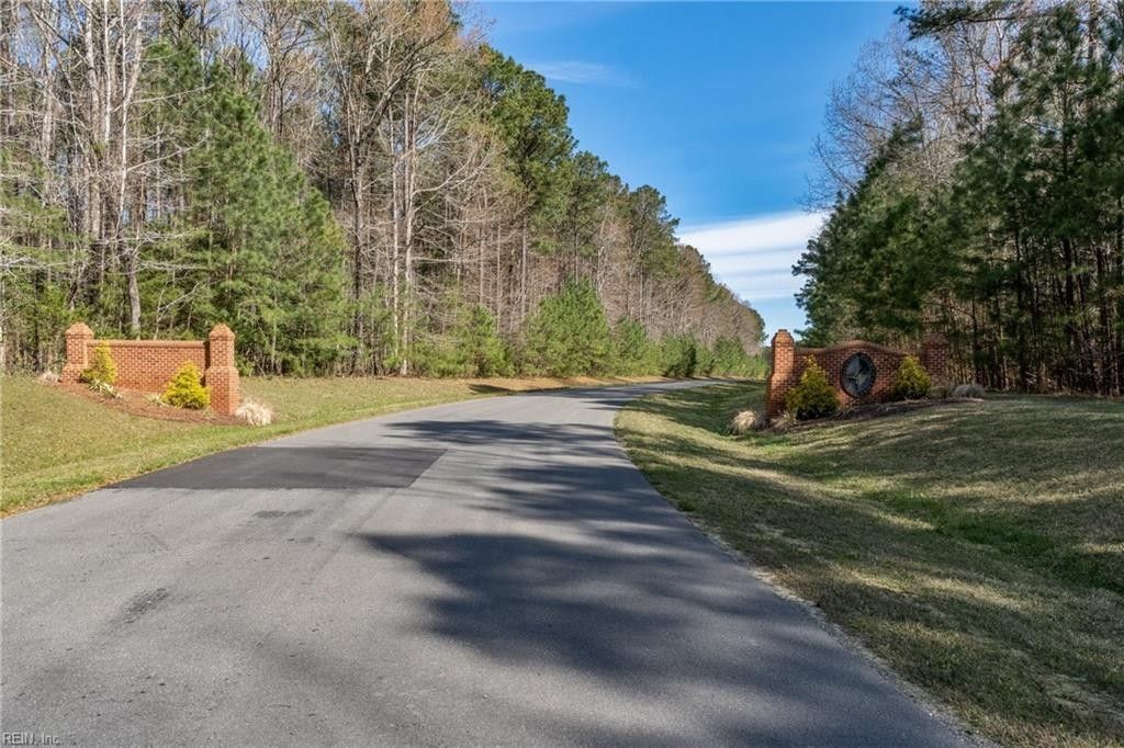 4.45 Acres, 2015 Lawnes Neck Drive, Smithfield, VA 23430 Land and Farm