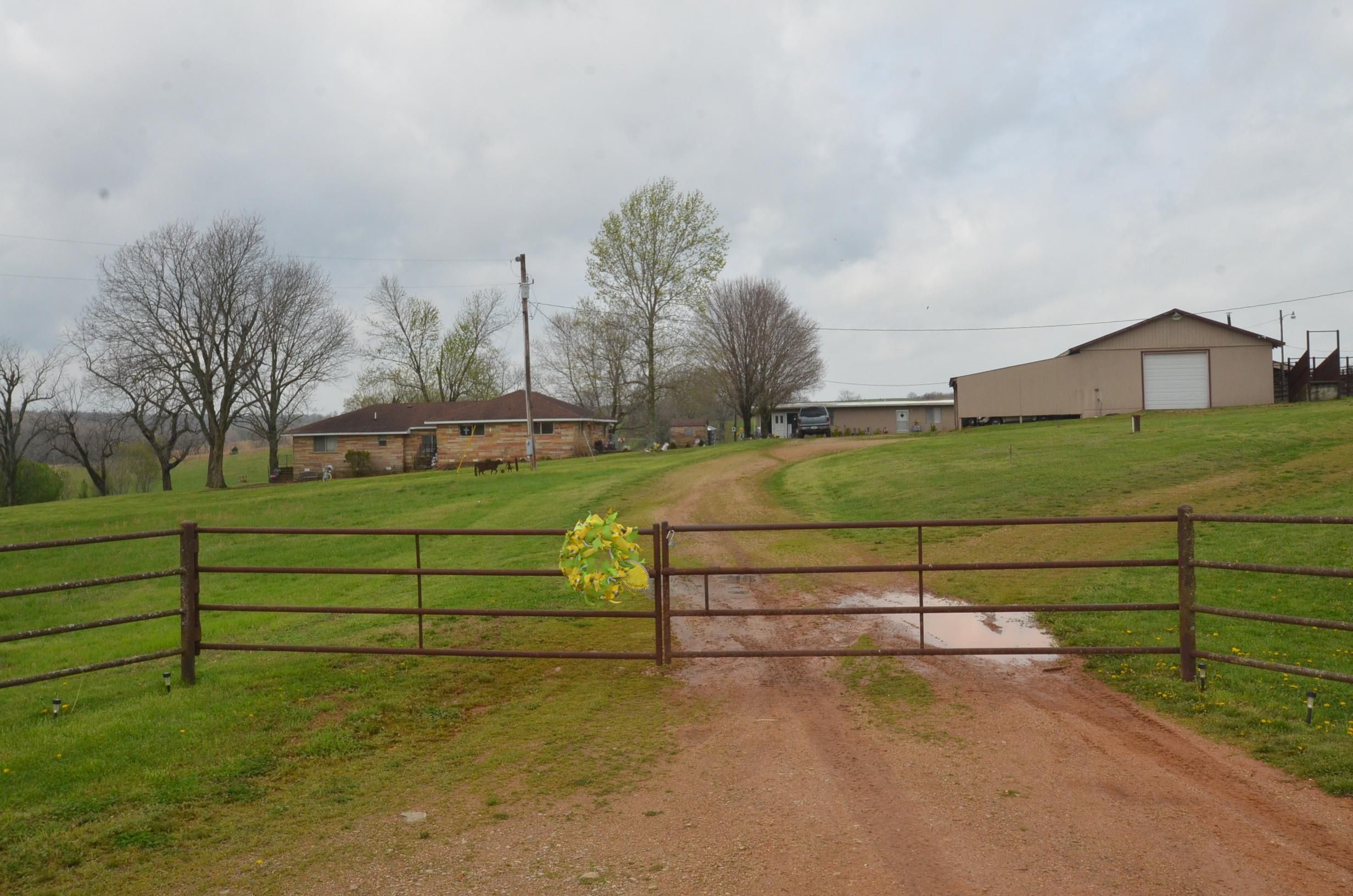 1435 County Road 359, Thayer, MO 65791 Land and Farm