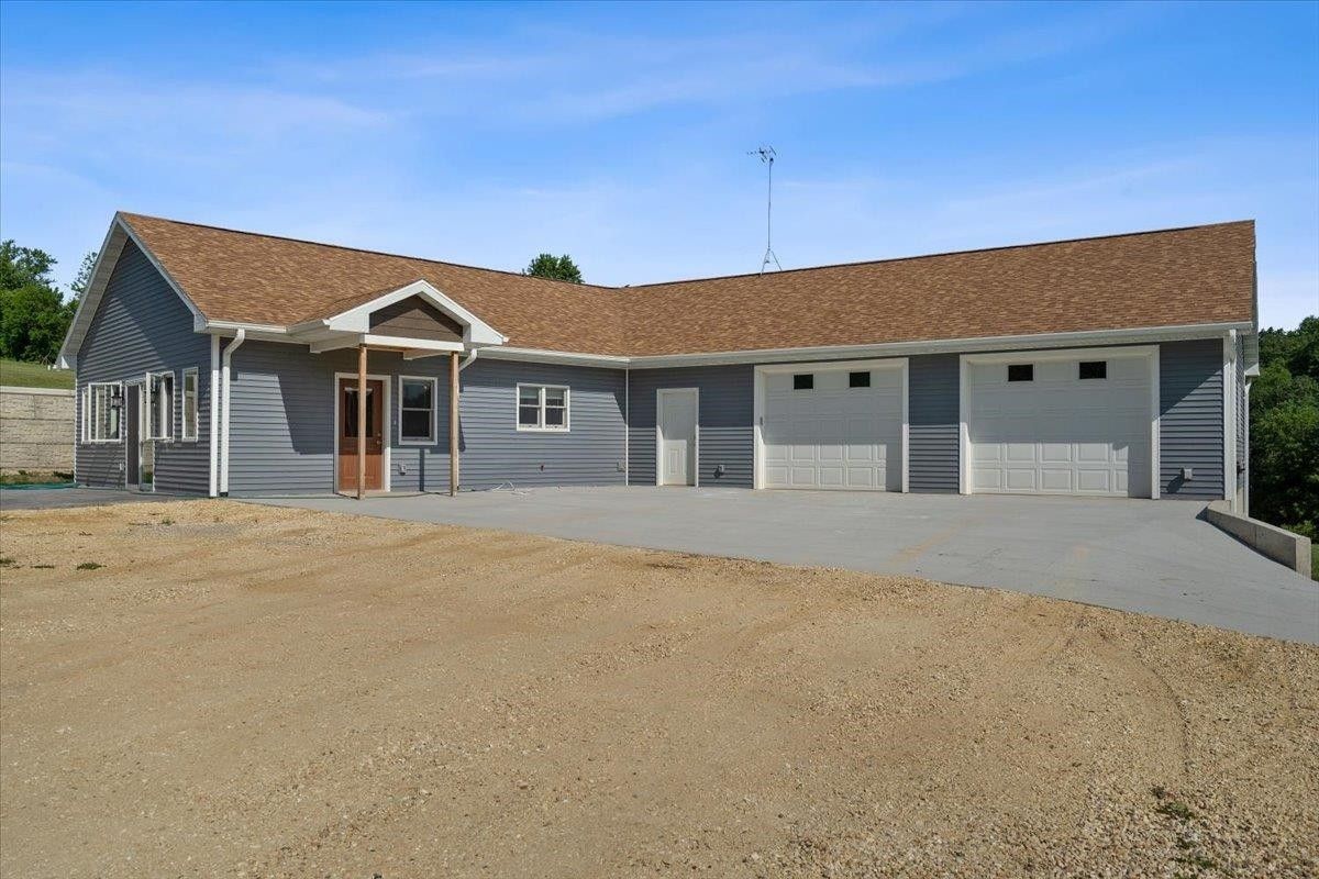 3 Acres, 27727 219th, Earlville, IA 52041 Land and Farm