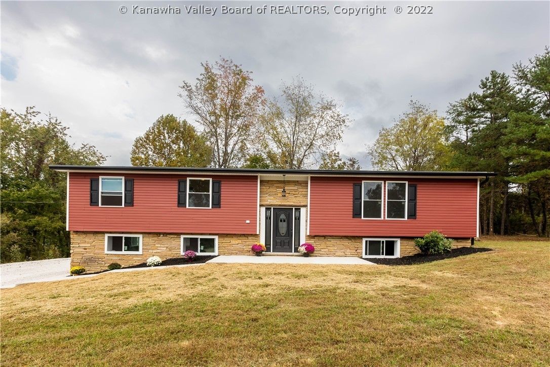 9 Acres, 76 Mount Olivet Lane, Sissonville, WV 25312 Land and Farm