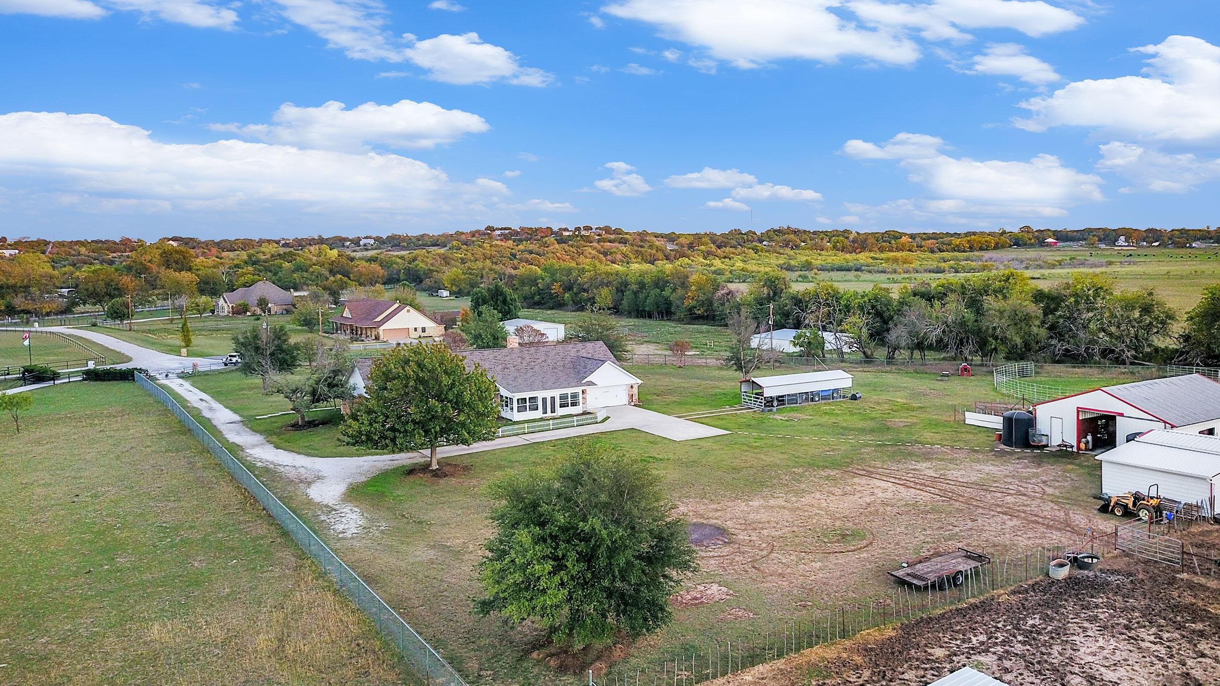 117 Fossil Ct, Springtown, TX 76082 MLS 20205117 Land and Farm