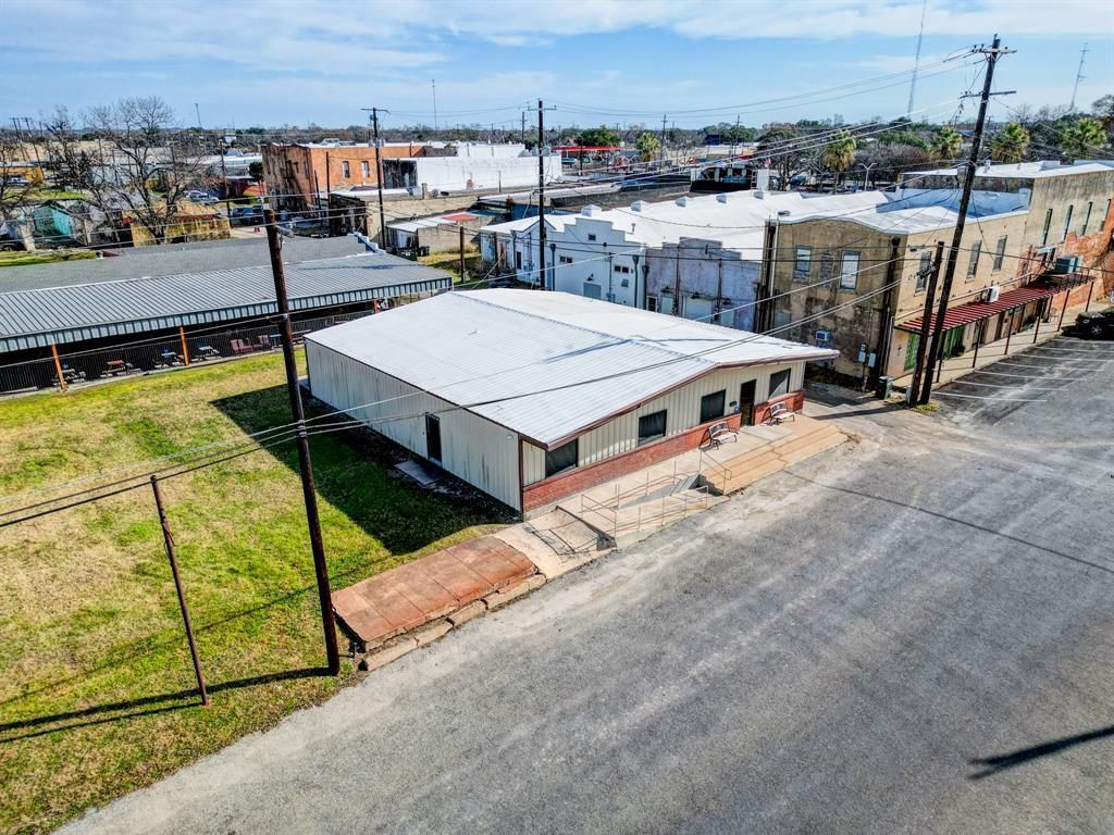 0.27 Acres, 110 N Pecan Ave, Luling, TX 78648 Land and Farm