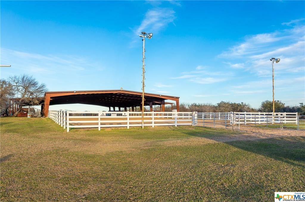 100 Acres, 2595 Lower Mission Valley Road, Victoria, TX 77905 Land