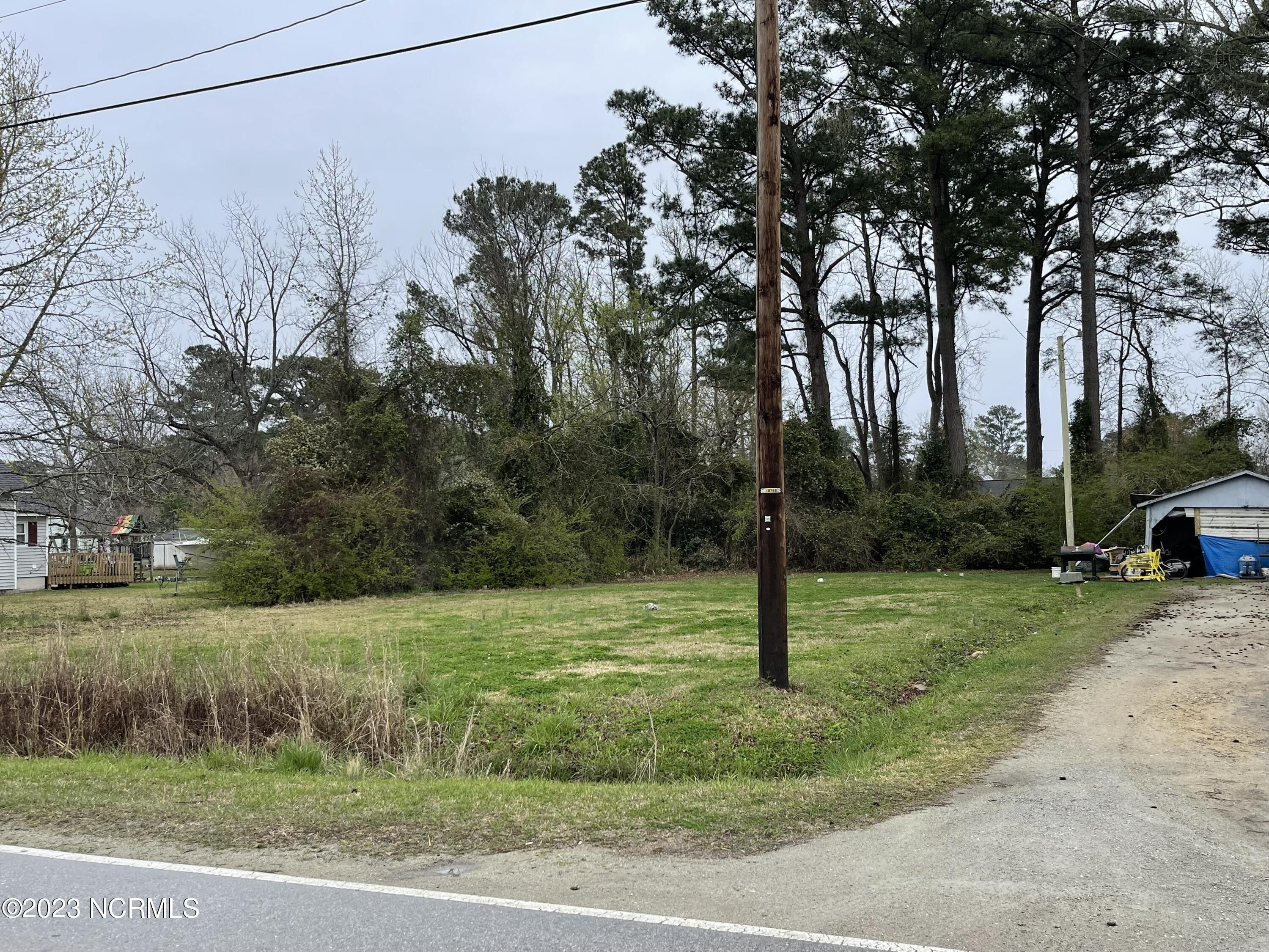 0.32 Acres, 405 E Grantham Road, New Bern, NC 28560 Land and Farm