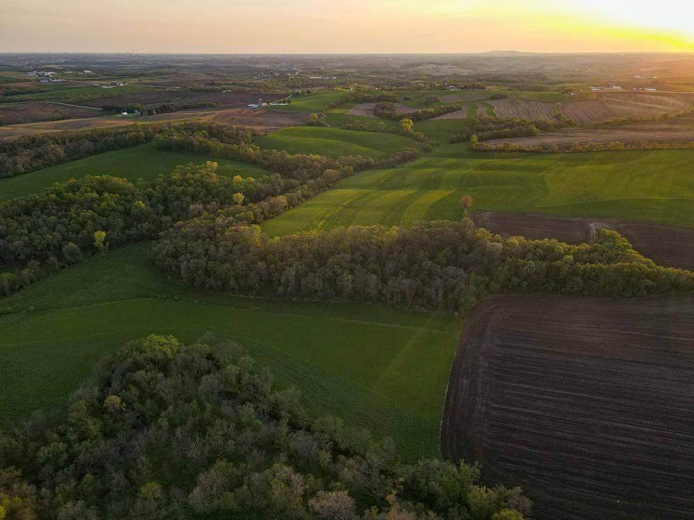 000 Rielly Road, Darlington, WI 53530 MLS Lafayette 220.7 Land and