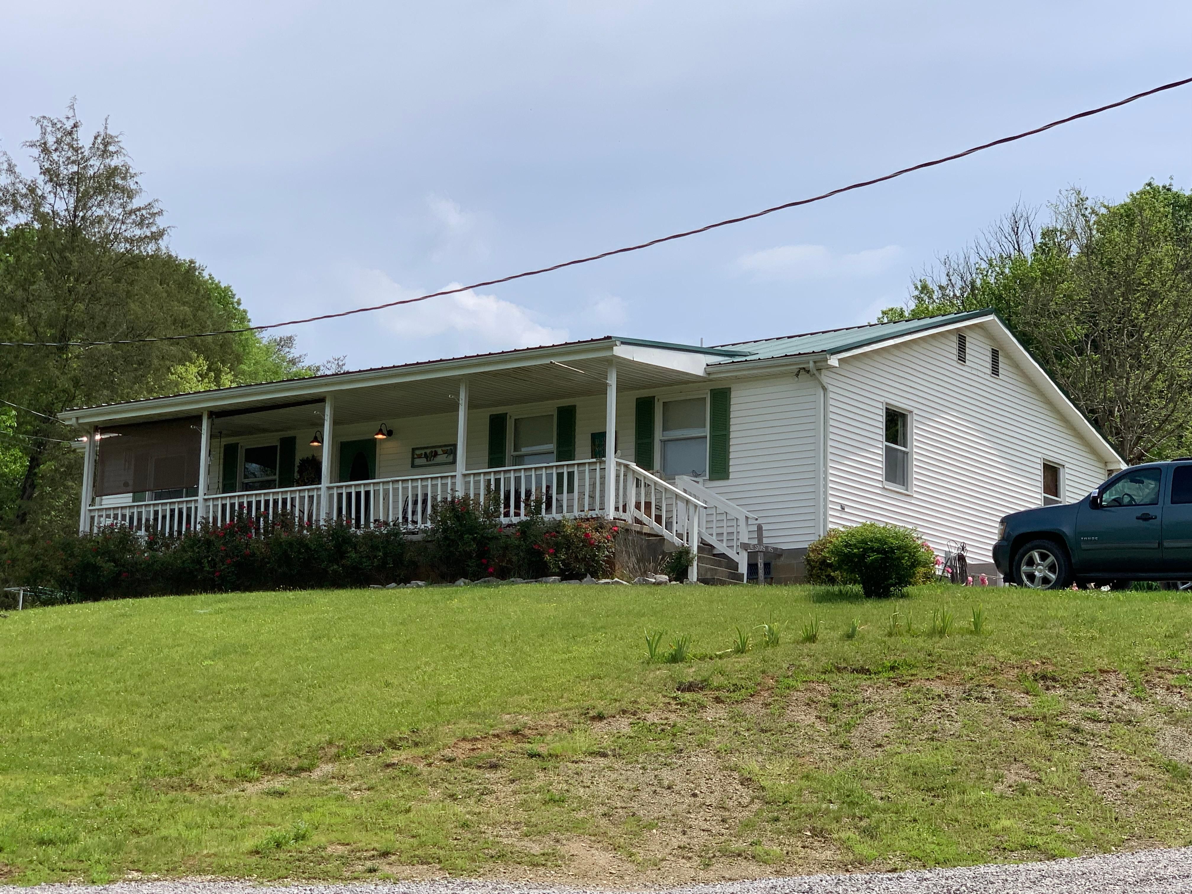 547 C W Ln, Thorn Hill, TN 37881 MLS 4109504380 Land and Farm