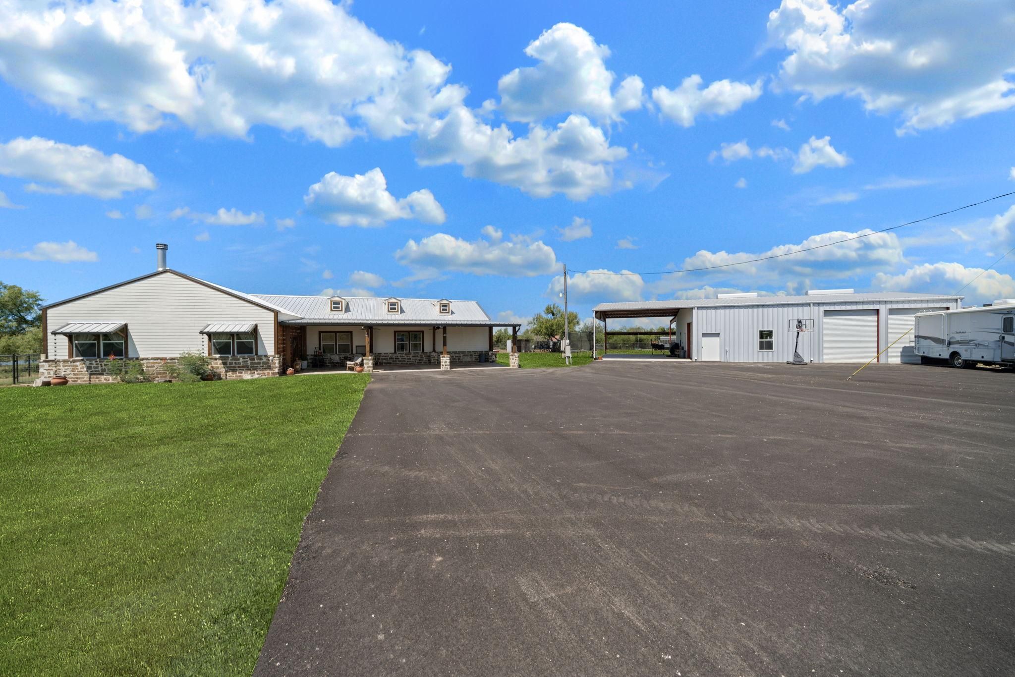 24.97 acres in Devine, TX, 78016 Land and Farm