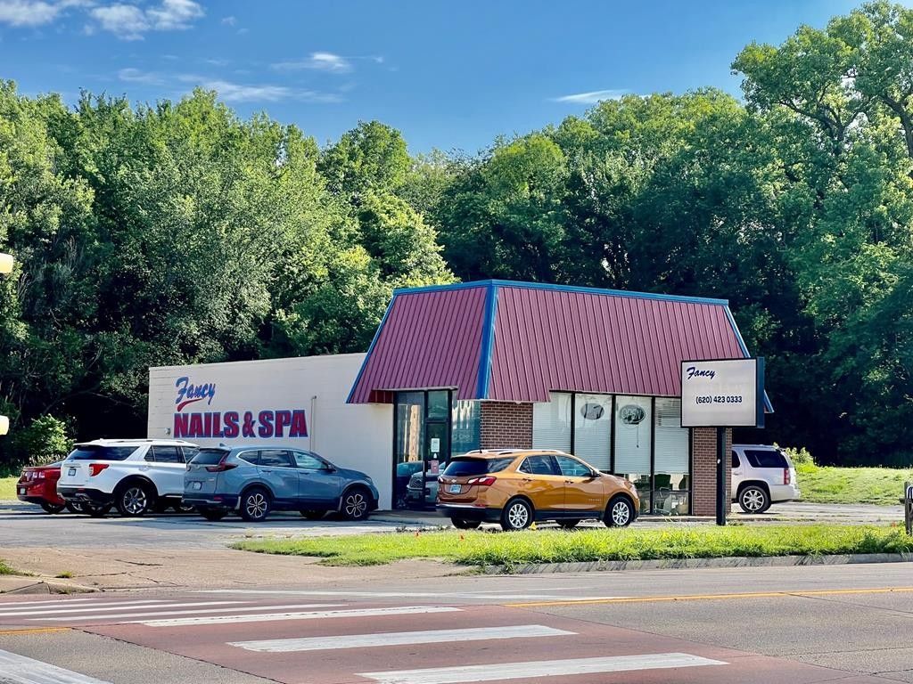 5 Acres, 925 Main Street, Parsons, KS 67357 Land and Farm