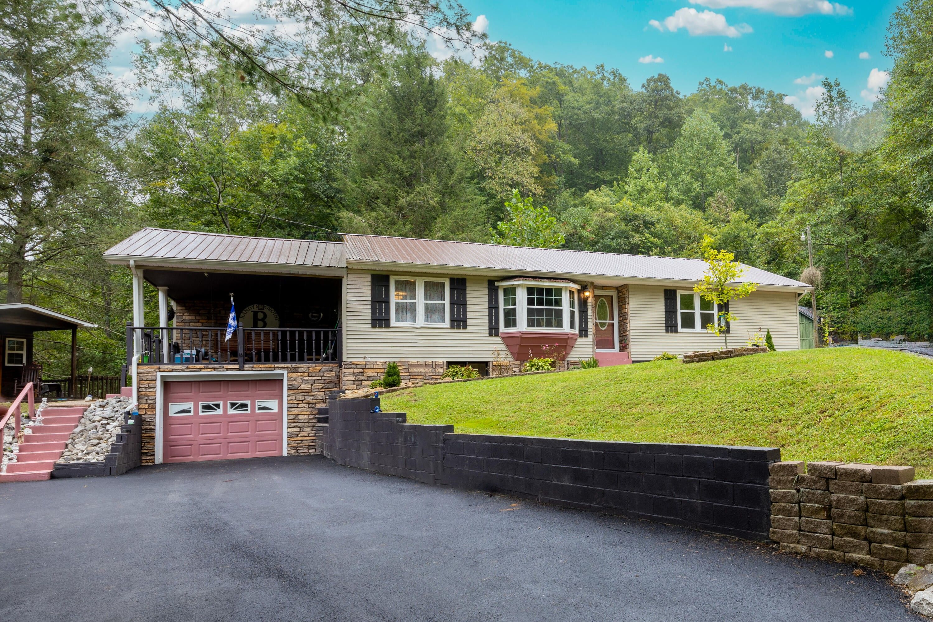 35 Acres, 33 Hemlock Drive, Hindman, KY 41822 Land and Farm