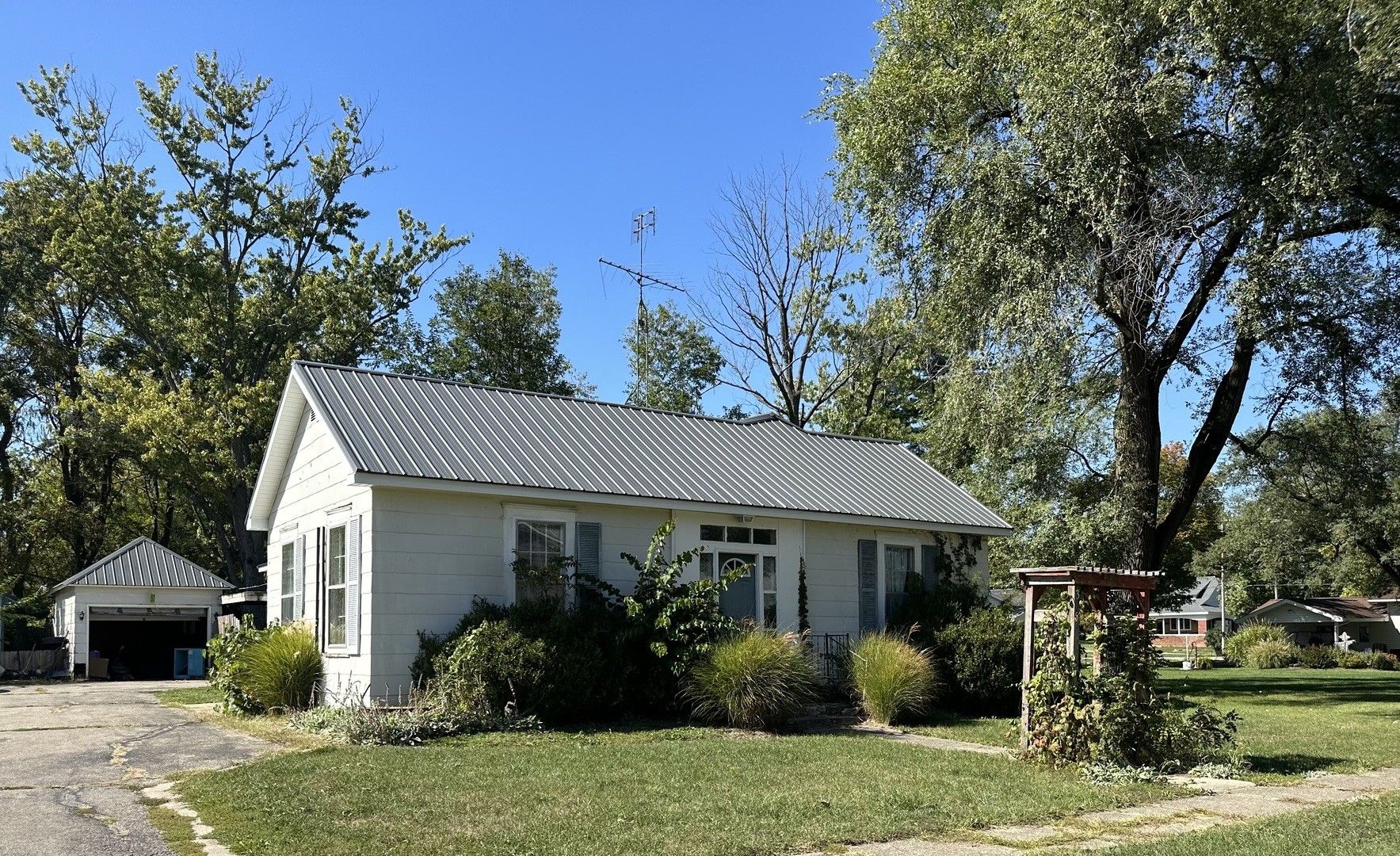 0.3 Acres, 305 Walnut Street, Oakland, IL 61943 Land and Farm