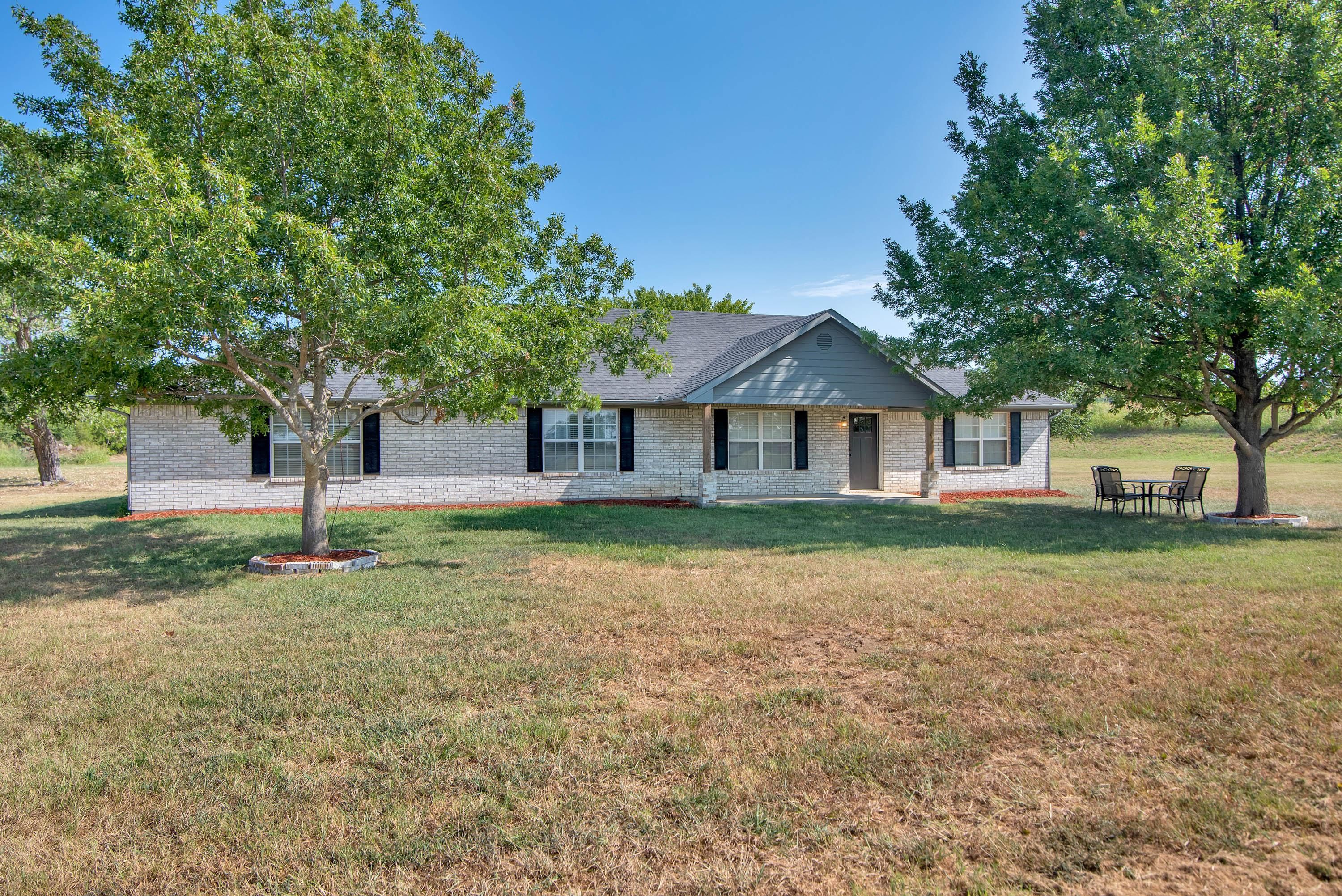 509 Locust Street, Whitesboro, TX 76273 MLS 20425508 Land and Farm