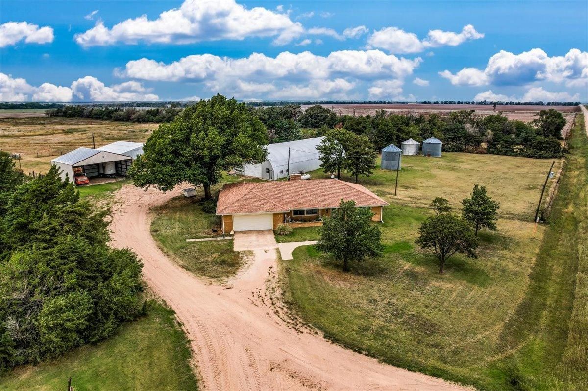 6409 South High Point Road, Partridge, KS 67566 Land and Farm