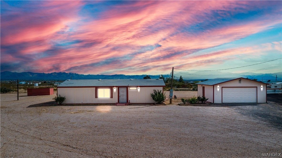 1.1 Acres, 1418 S Estrella Road, Golden Valley, AZ 86413 Land and Farm