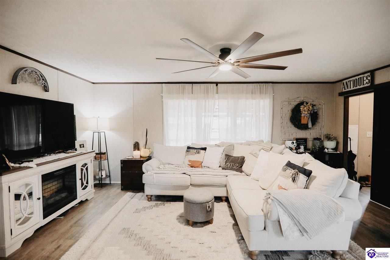 11 Acres, 300 Dishman Cemetery Road, Canmer, KY 42722 Land and Farm