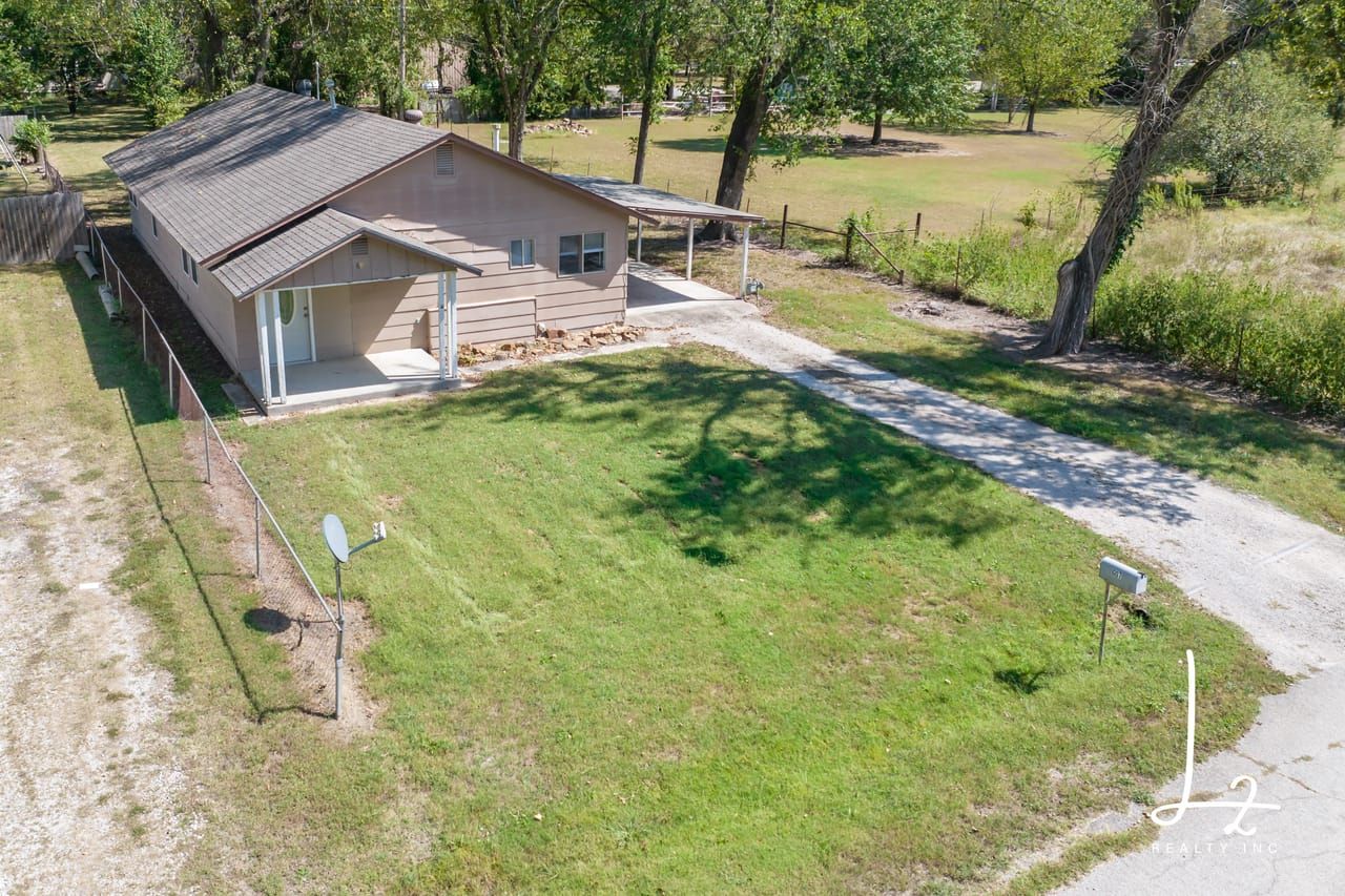 607 S Fawn St, Caney, KS 67333 Land and Farm