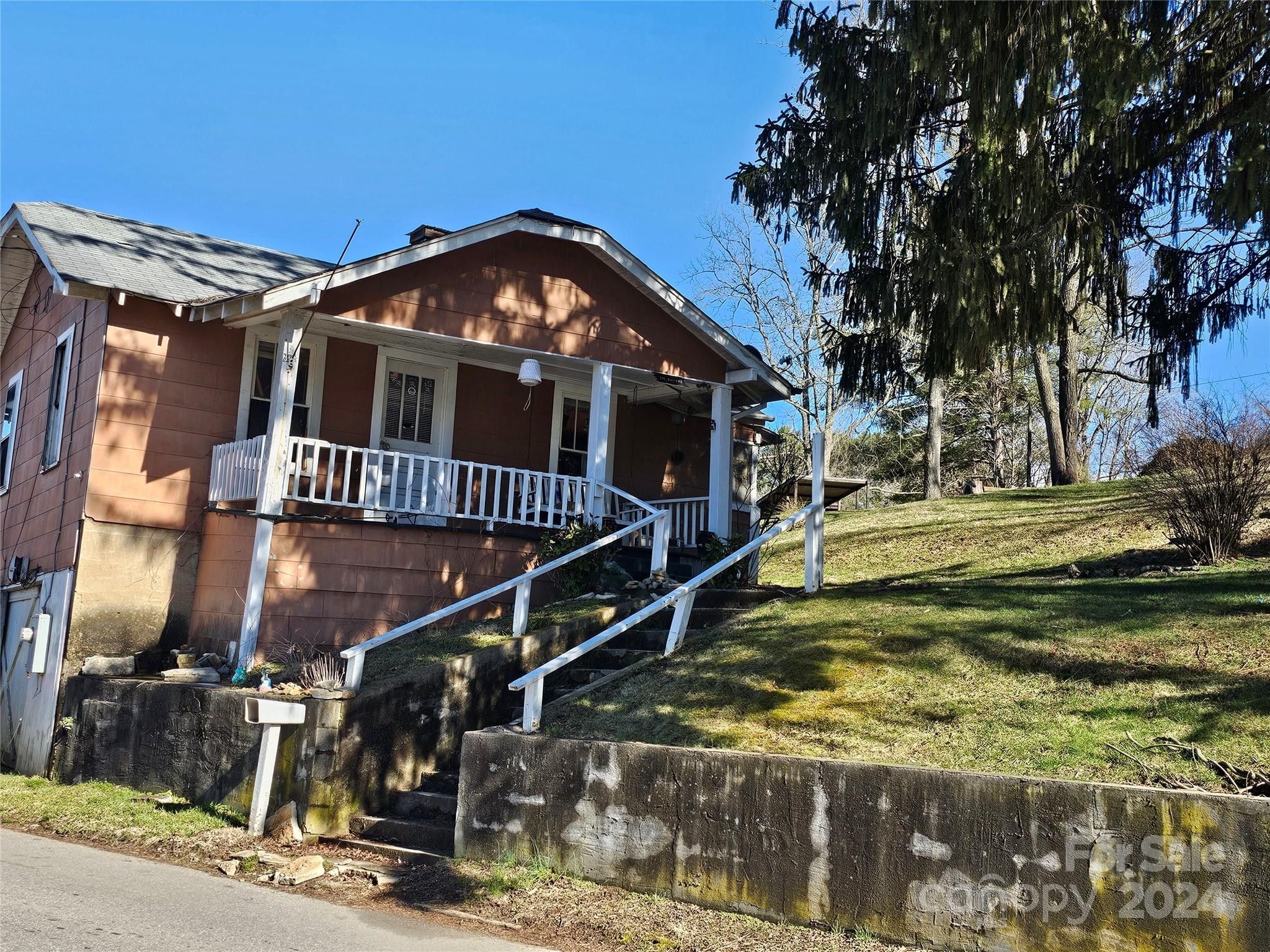 25 Acres, 136 Beaverdam Street, Canton, NC 28716 Land and Farm