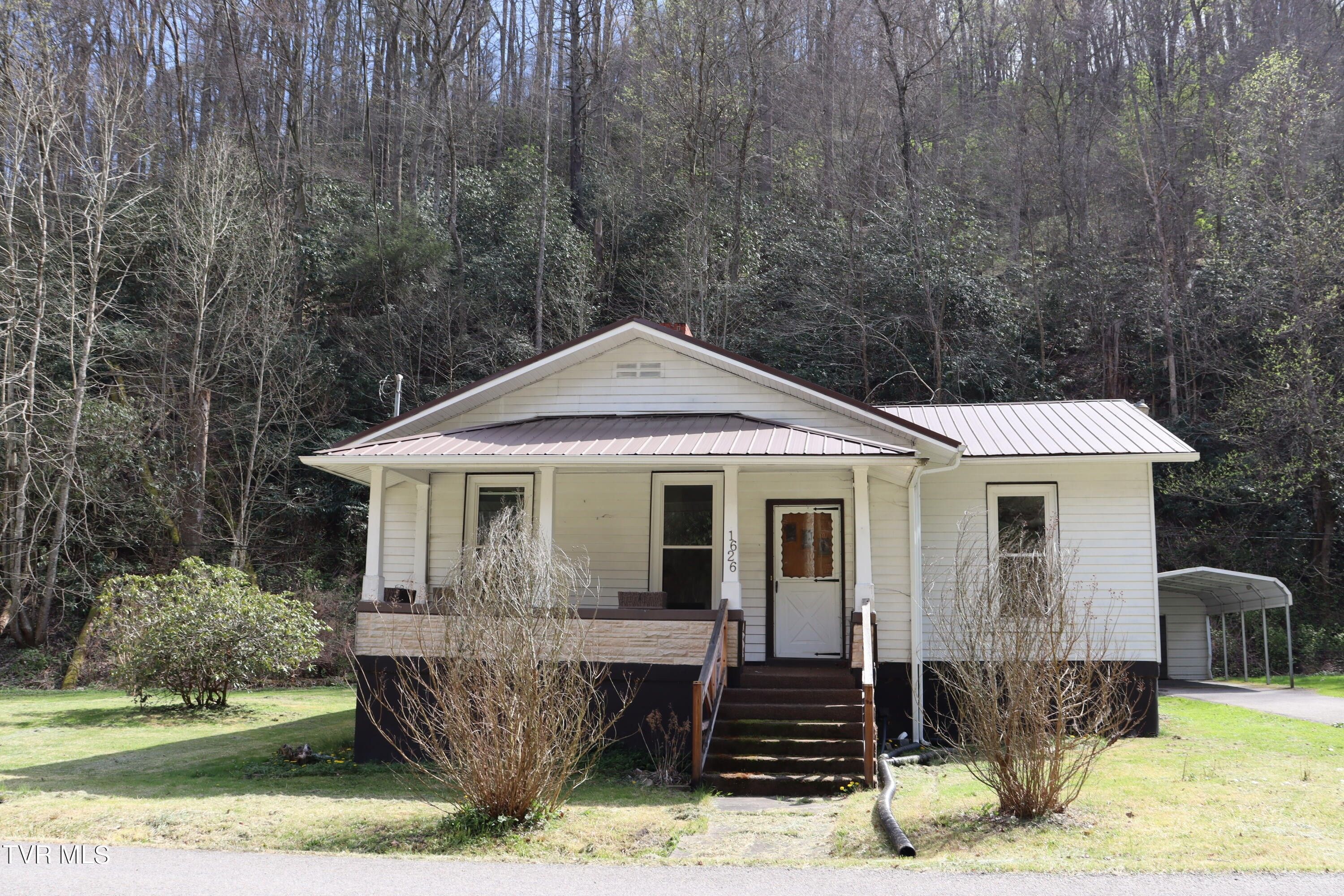 1626 Derby Road, Appalachia, VA 24216 MLS 9964639 Land and Farm