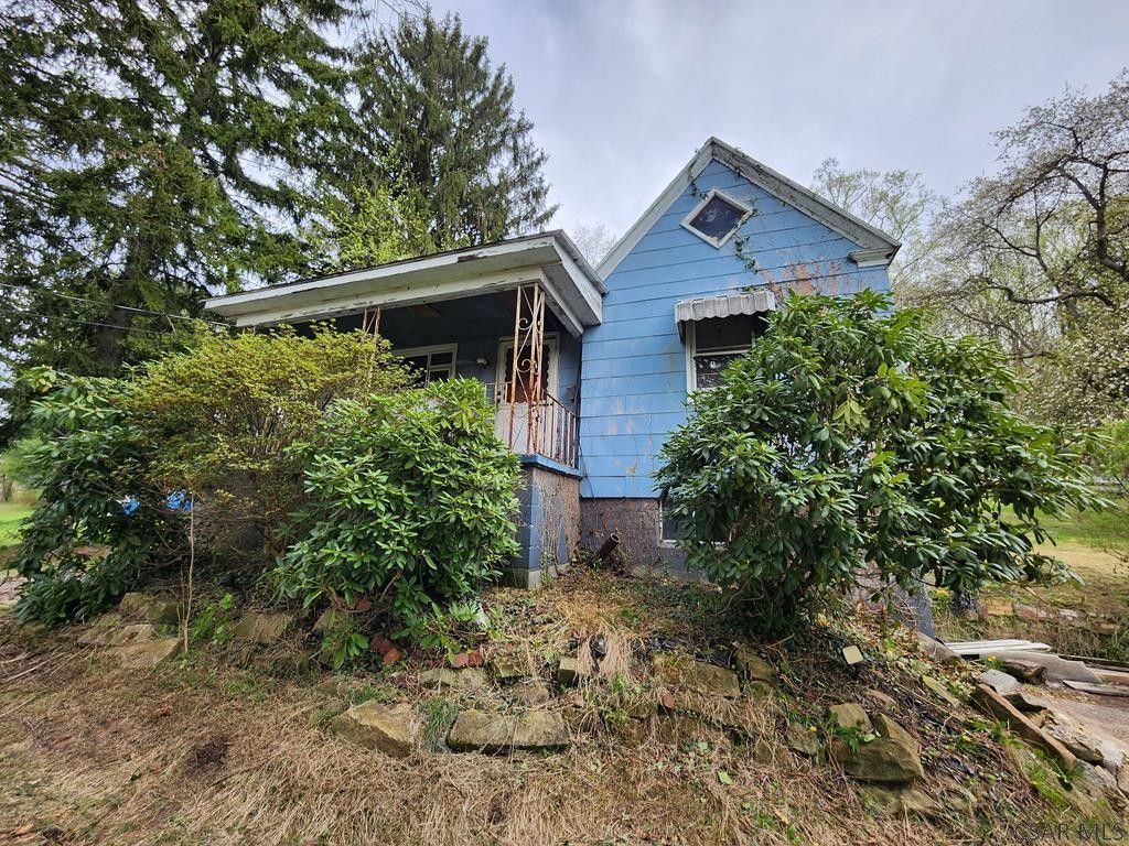 344 Parkhill Drive, Johnstown, PA 15909 MLS 96033337 Land and Farm