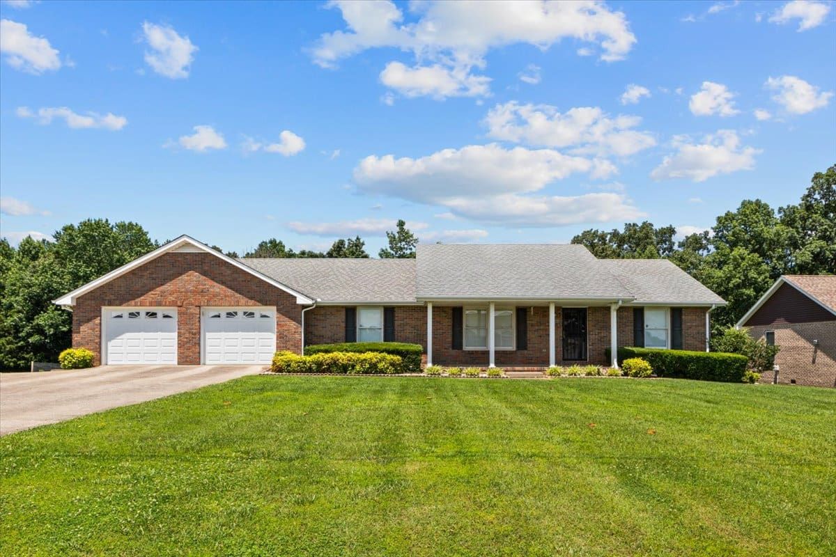 1123 High Lake Drive, Dickson, TN 37055 Land and Farm