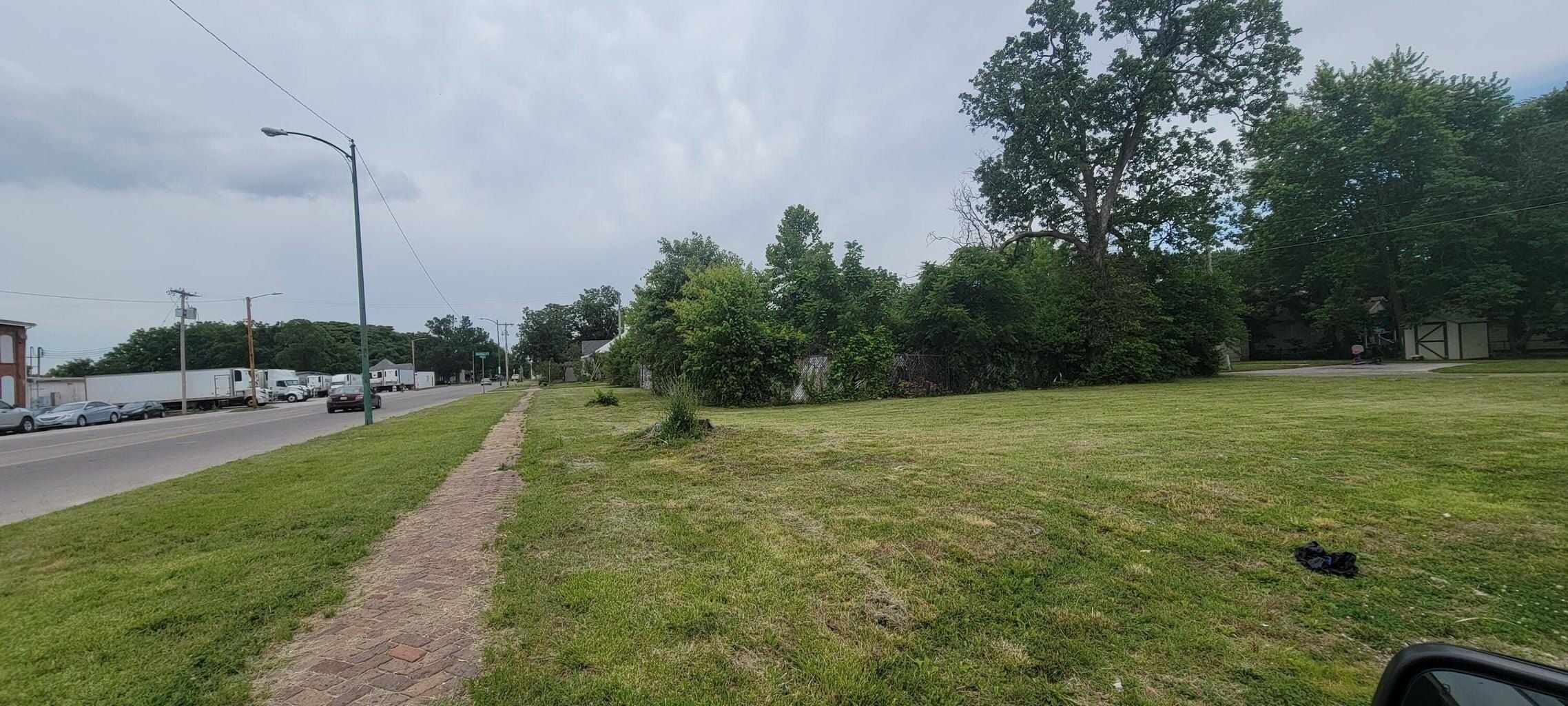 820 824 83 E Commercial Street, Springfield, MO 65803 MLS 60277739 Land and Farm