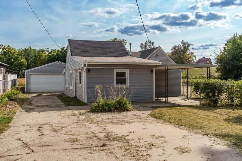 610 CLARK, South Beloit, IL 61080 MLS 202405232 Land and Farm