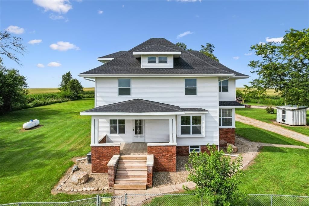 2253 73rd Street, Van Horne, IA 52346 | MLS: 2507068 | Land and Farm