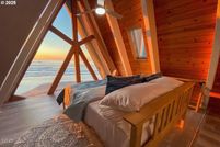 Lakefront Property for sale in Lincoln County, Oregon