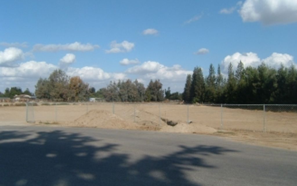 3.05 acres, Bakersfield, CA, Property ID 284622 Land and Farm