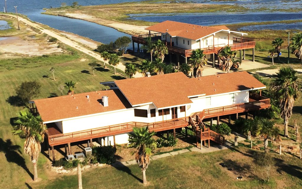 1107 acres, Rockport, TX, Property ID 3245957 Land and Farm