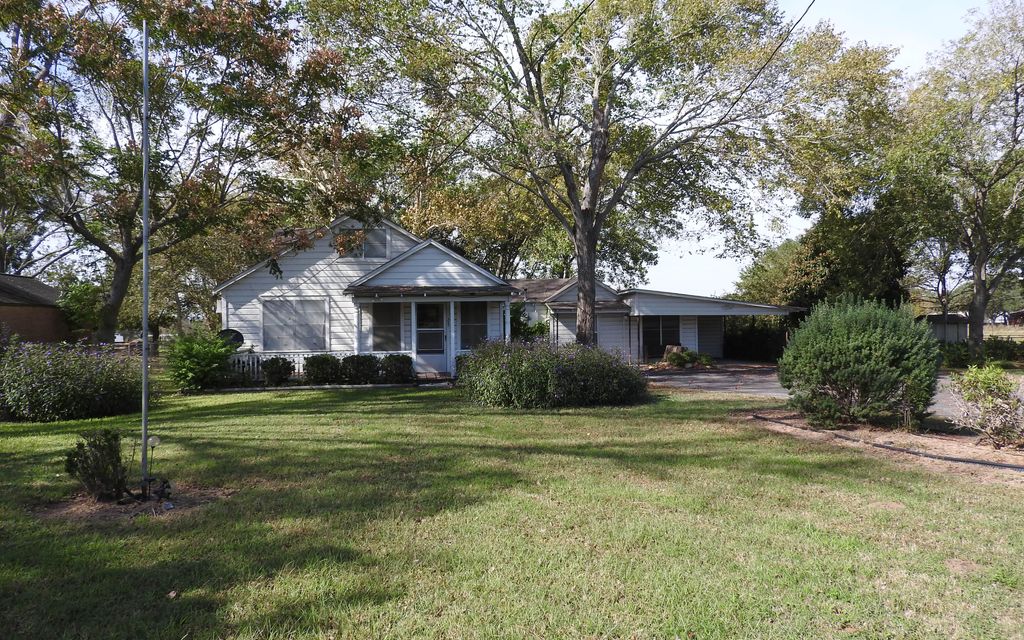 2 acres, Hallettsville, TX, Property ID 7150433 Land and Farm