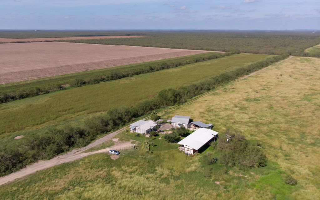 475 acres, La Pryor, TX, Property ID 8769440 Land and Farm