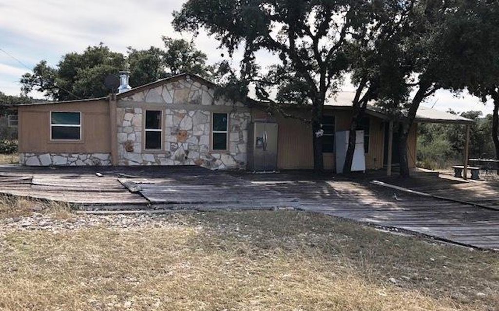 261 acres, Rocksprings, TX, Property ID 8791606 Land and Farm