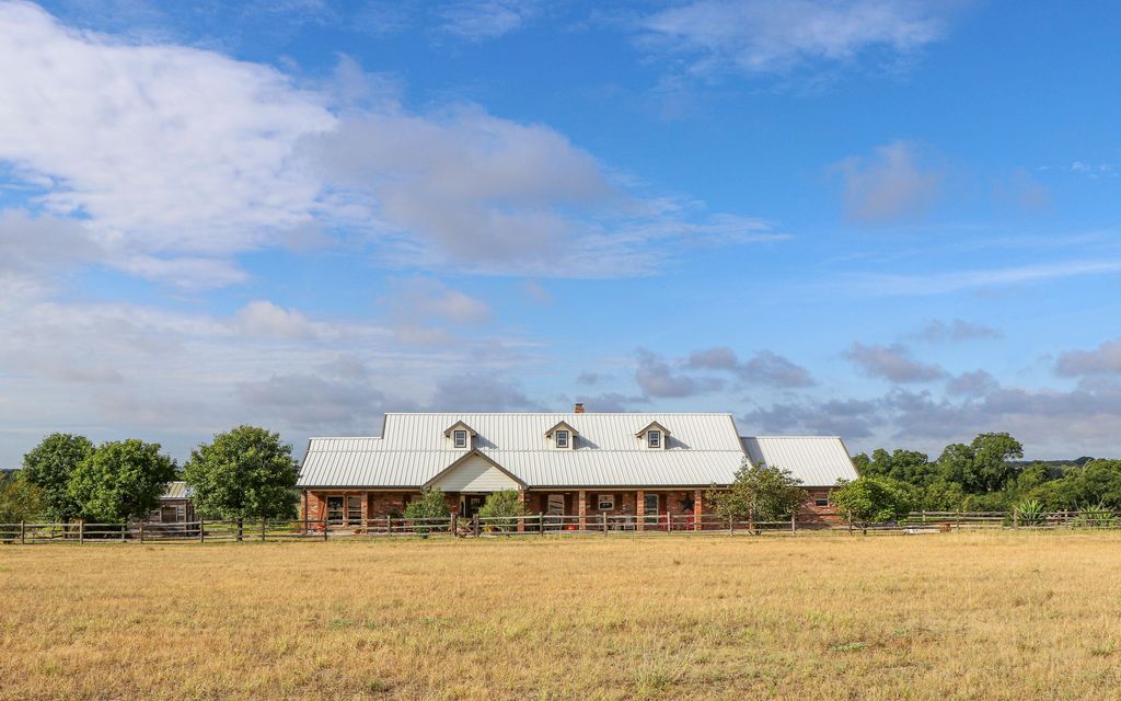 204 acres, Hamilton, TX, Property ID 9817991 Land and Farm