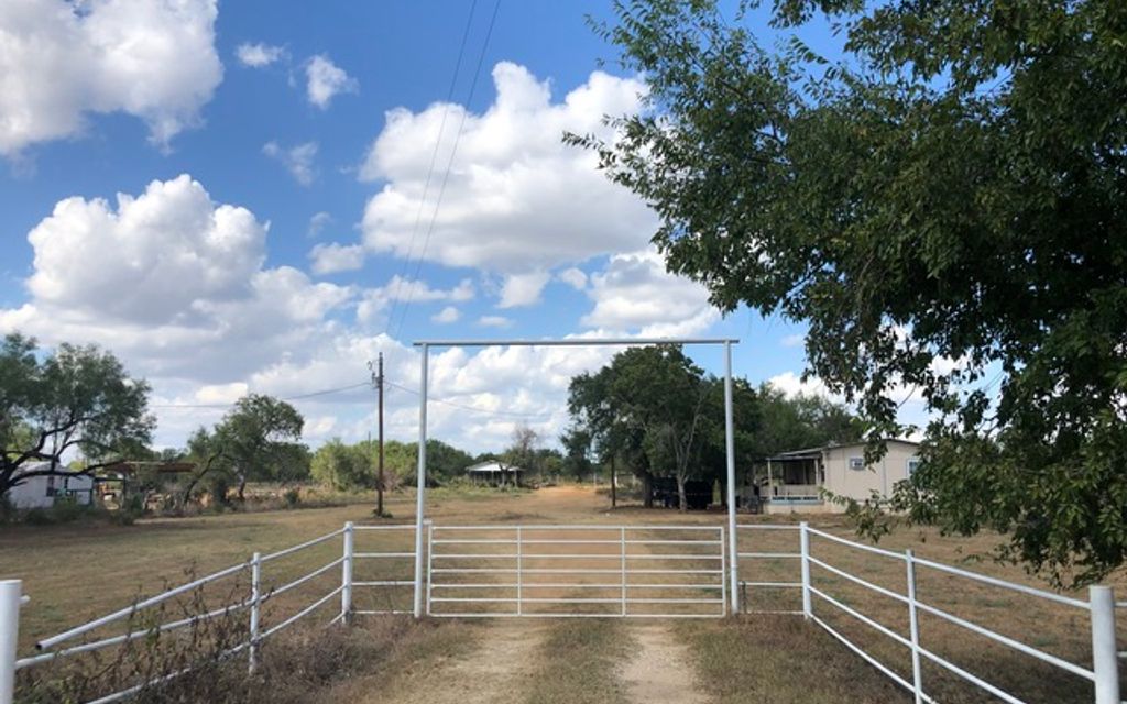 10.19 acres, Devine, TX, Property ID 10005765 Land and Farm