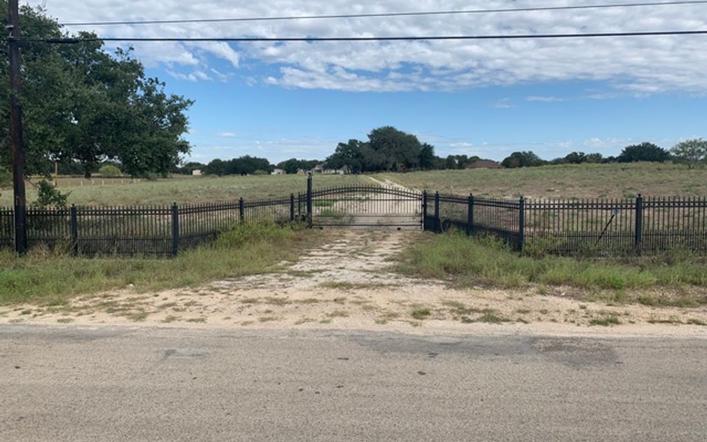 7.54 acres, Natalia, TX, Property ID 10025168 Land and Farm