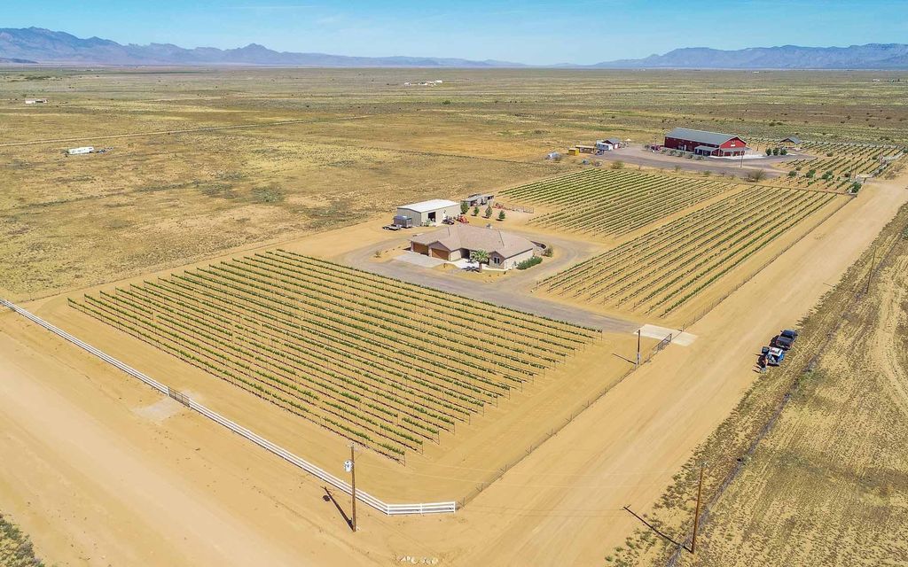 5.13 acres, Kingman, AZ, Property ID 10079129 Land and Farm