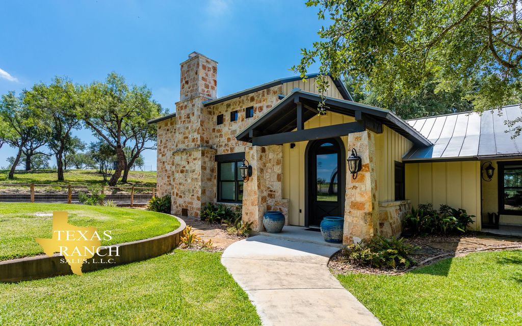 2058 acres, Devine, TX, Property ID 8495630 Land and Farm